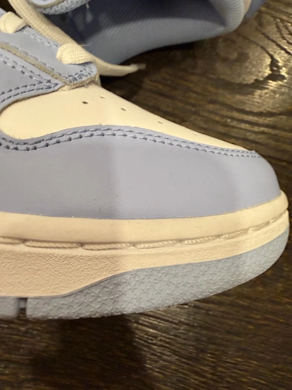 Nike Dunk High Athletic Basketball Shoe Women’s size 11 white blue